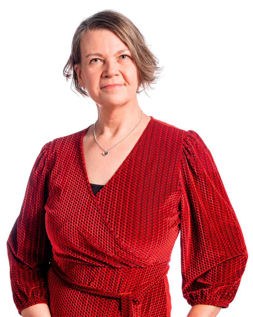 Merja Smahl hymyilee.
